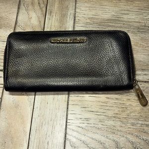 Black MICHAEL KORS wallet